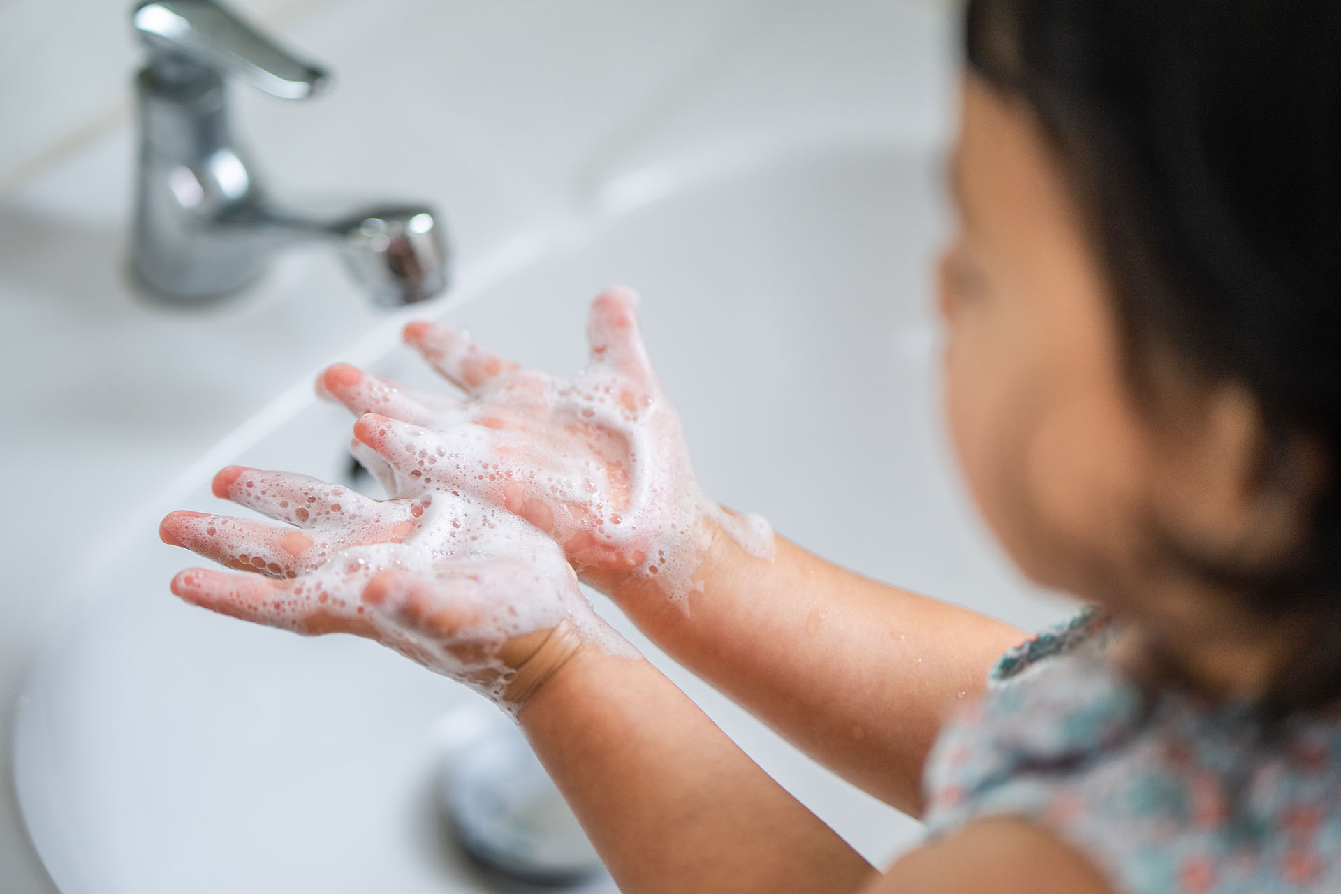 Você sabia que higienizar as mãozinhas é hábito imprescindível para prevenir diversas doenças? Você sabia que higienizar as mãozinhas é hábito imprescindível para prevenir diversas doenças?