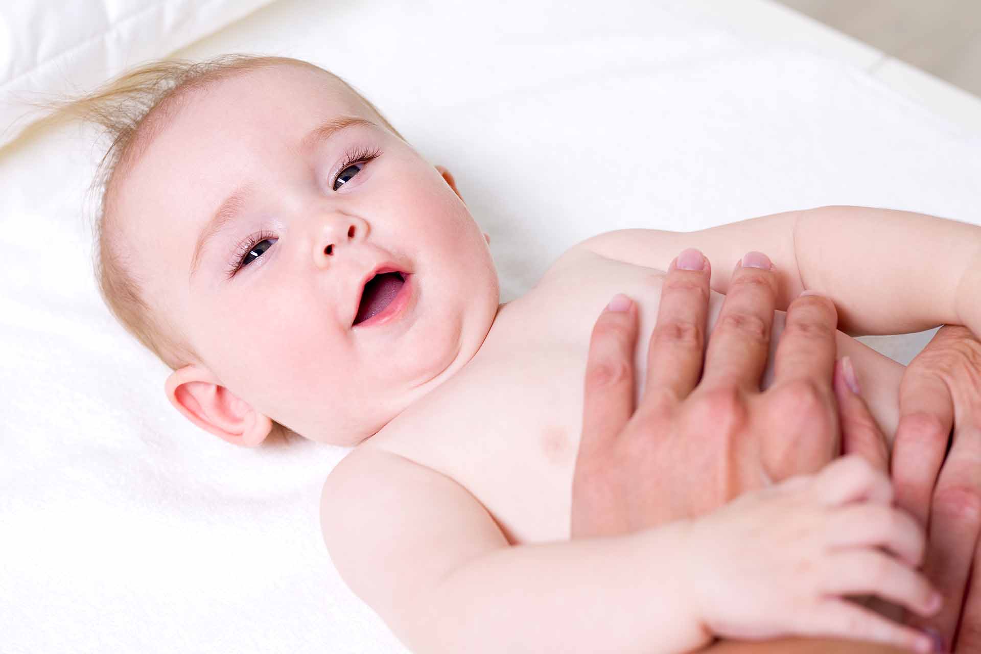 Cólicas em bebês – Como a mamãe pode ajudar? Cólicas em bebês – Como a mamãe pode ajudar?